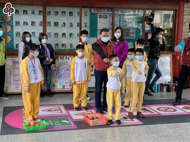 中小學9月1日開學後，學生上體育課也要戴口罩。（本報資料照片）