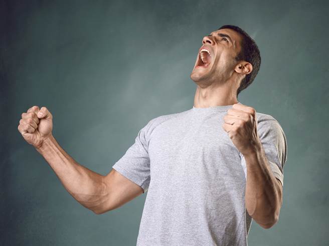 1名东华大学准大一生表示，他在家中有1个习惯，就是每晚6点都会「学鸡叫」10分钟，能活络气血、提振精神，但他担心日后学校宿舍不准他叫，因为询问学长姊意见。（示意图/Shutterstock提供）