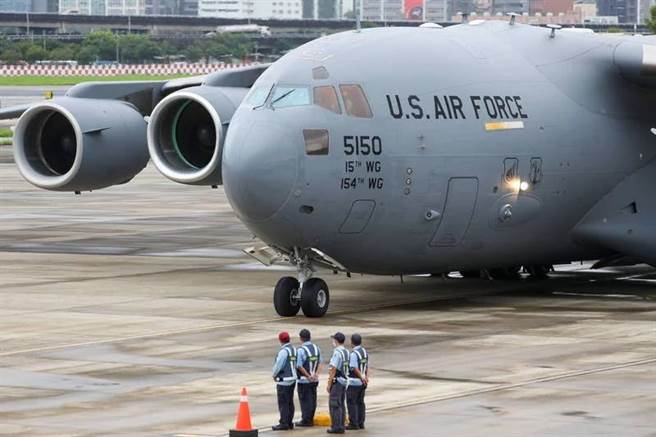 圖為美軍C-17運輸機於6月初飛抵台灣。（圖／資料照）