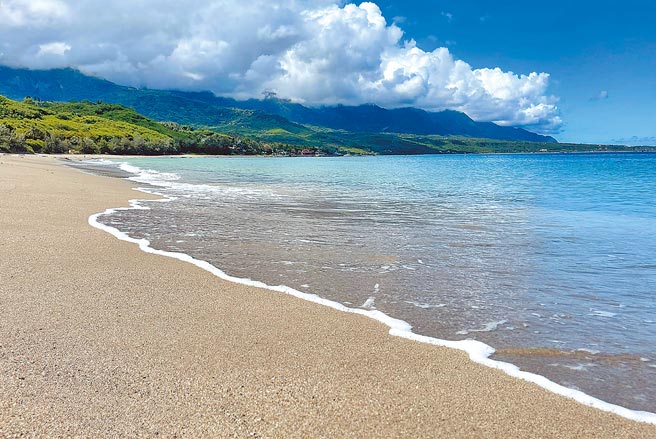 台东杉原海水浴场21日下午将有优人神鼓击浪演出，并预计在24日正式开放。（庄哲权摄）