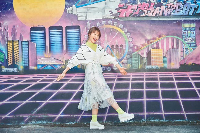 蔡家蓁首度入围金曲台语歌后，心情兴奋期待。（时代创艺提供）