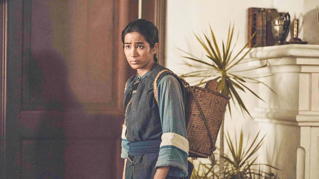 蕭淑慎客串洋藥局老闆娘，犀利眼神震懾温貞菱（見圖）。（公視提供）