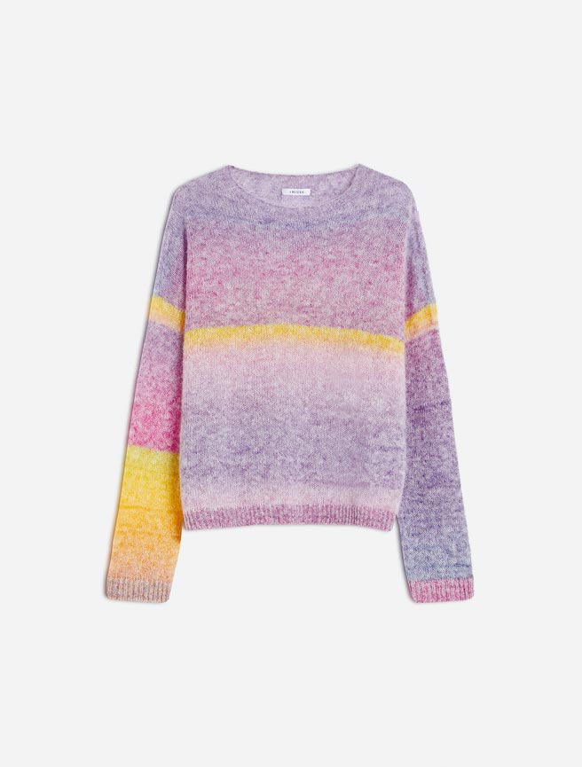 iBlues彩紅暈染針織衫，1萬2000元。（iBlues提供）