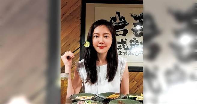 经过1年半的调养，尹馨如今看来气色红润，感情也有好的进展。（图／翻摄自尹馨脸书）