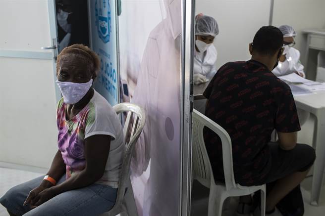 源自印度的Delta變種病毒株已成為當地的主要病毒株，佔60.3%的基因測序檢體，州府里約熱內盧市的百分比更達66%。(圖/美聯社) 