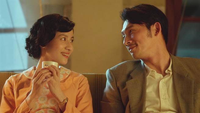 温升豪、连俞涵在《茶金》谈「大叔萝莉恋」。（公视提供）