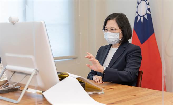 國民黨在1949年的失敗，已經得到應有的教訓。可偏偏呂秋遠寧願監督1949年的中華民國執政黨，也不願監督2021年的中華民國執政黨，難不成是呂先生思想倒退72年，2021年的執政黨已經罵不得，比72年前的訓政時期還要威權百倍了？（資料照，總統府提供）