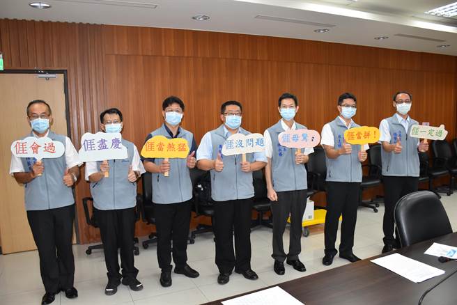 苗栗縣警局長周煥興也帶著所屬5個分局長參加客語認證。（謝明俊攝）