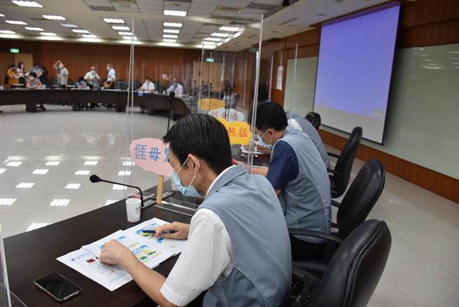 苗栗縣警局5個分局長都來自外縣市，考前抱佛腳努力學客語。（謝明俊攝）