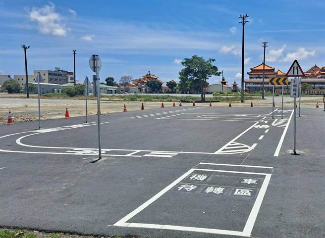 正统鹿耳门圣母庙提供场地，安南区首座机车路考练习场落成。（正统鹿耳门圣母庙提供／程炳璋台南传真）
