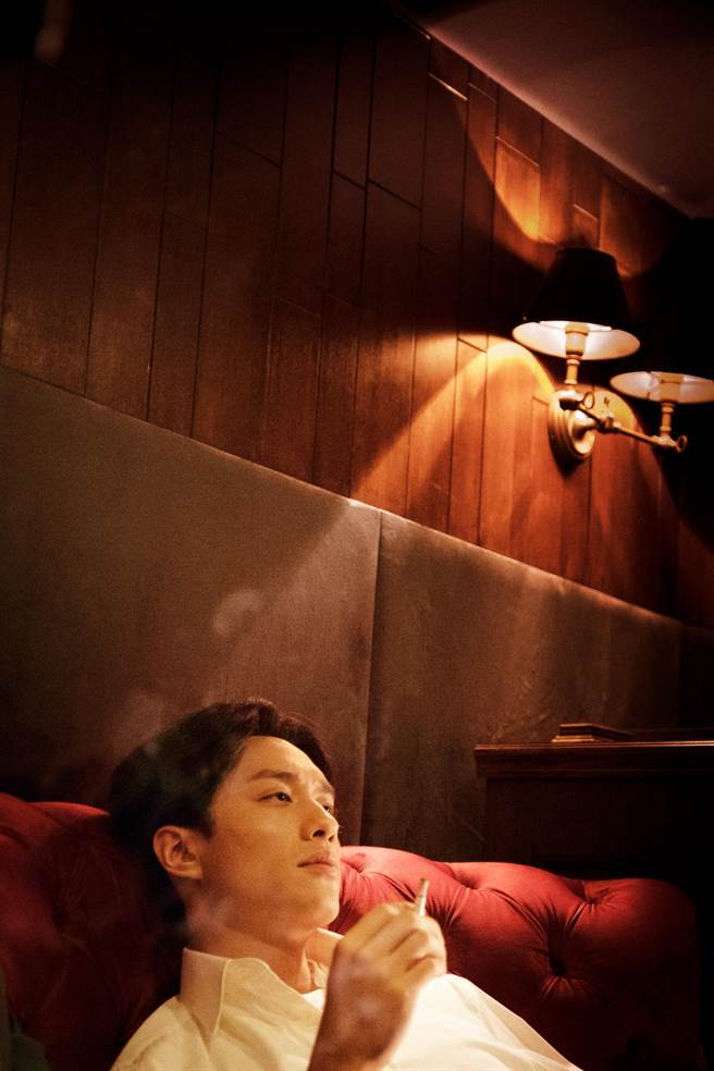 演員劉俊謙在《梅艷芳》飾演張國榮。（索尼提供）