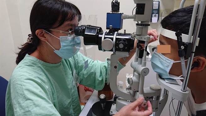 许多家长往往对弱视不是很了解，医师建议，弱视治疗需把握7岁前黄金期。（新竹台大分院提供／邱立雅竹市传真）