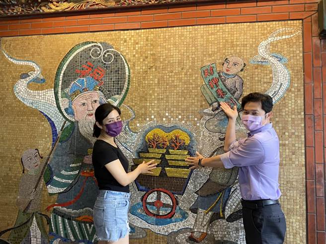 威力彩獎金上看21.5億，大林市場內的這間土地公廟成求財熱區。（張亦惠攝）