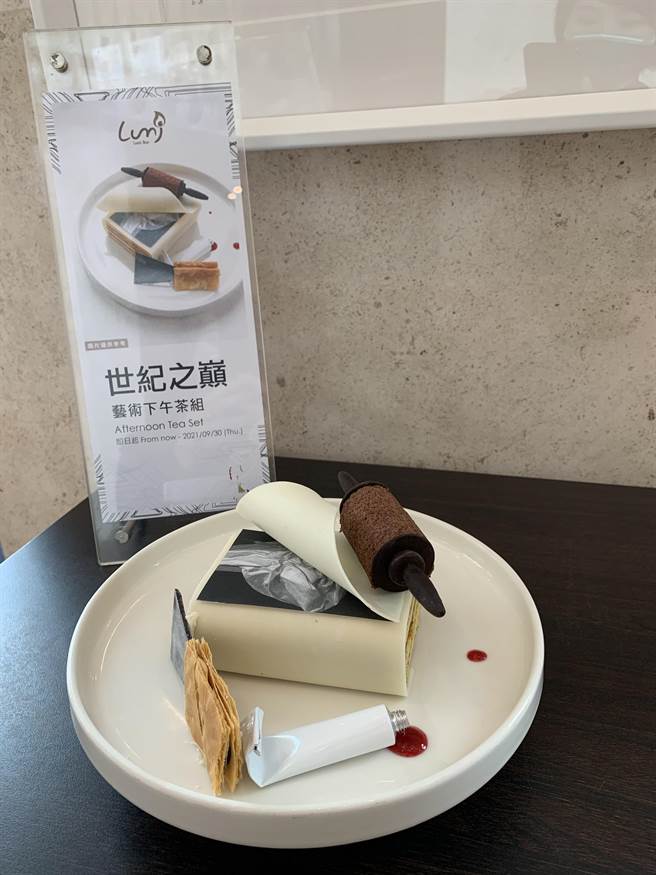 日月千禧点心坊以版画创作过程为灵感，匠心打造同名款艺术甜点。（冯惠宜摄）