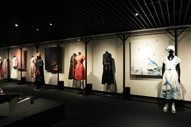 夏姿攜手張淑芬，於即日起至9月17日在品牌中山旗艦店開設《茁韻》沙龍特展。（SHIATZY CHEN夏姿陳提供）