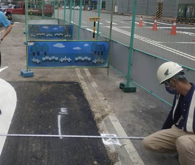 维护用路环境，中市道路坑洞24小时内完成修復。(台中市政府提供)