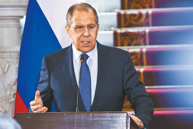 美國國務卿布林肯16日分別致電中國外長王毅和俄羅斯外長拉夫羅夫（見圖），討論阿富汗情勢。當天，王毅也與拉夫羅夫通電話，商討如何應對阿富汗的變局。（美聯社資料照片）