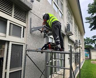 電力工程及冷氣裝設已全數發包  明年夏天中小學班班有冷氣