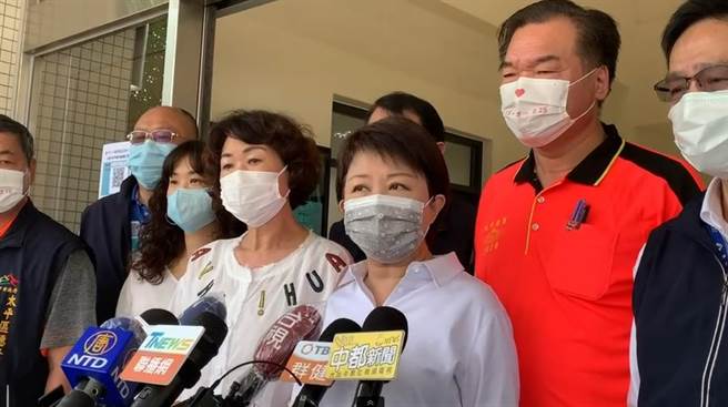 卢秀燕呼吁中央至少要有3000元是百元券的小面额，让民眾方便使用，并让大、小店家均受惠。（张妍溱翻摄）