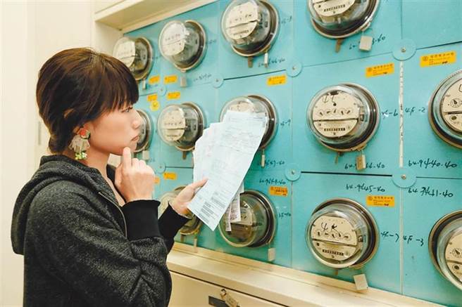 随着锋面靠近，降雨云系也逐渐增多，让用电量再度往下降。（本报系资料照）