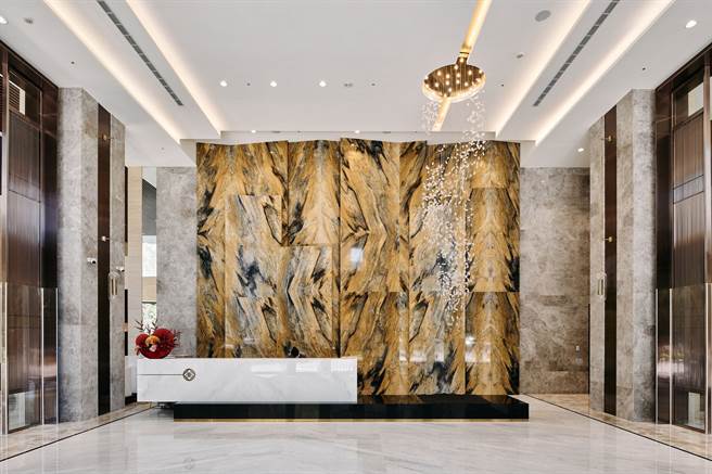 「遠雄百富」以東方文化底蘊作為設計主軸，融入山、水線條圍塑公設風格。(圖/業者提供)