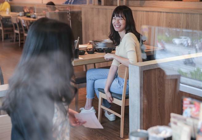 家人餐廳內用將鬆綁。(粘耿豪攝)