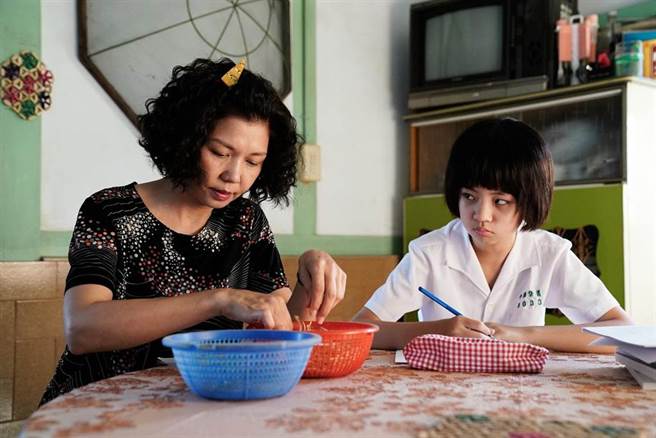 于子育、吴以涵《俗女养成记2》相爱相杀母女檔。（CATCHPLAY＋、华视提供）