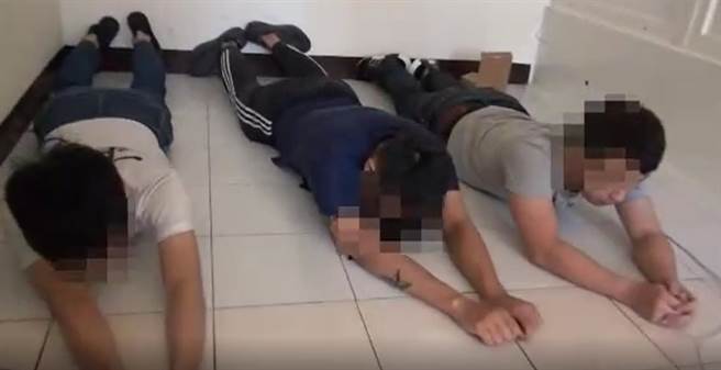 廖嫌集團盜用正妹照片在網路行騙。（翻攝自影片）
