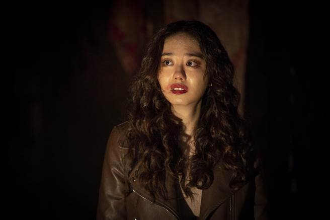 金素慧饰演想发大财去拍摄恐怖影像的大学生。（采昌提供）