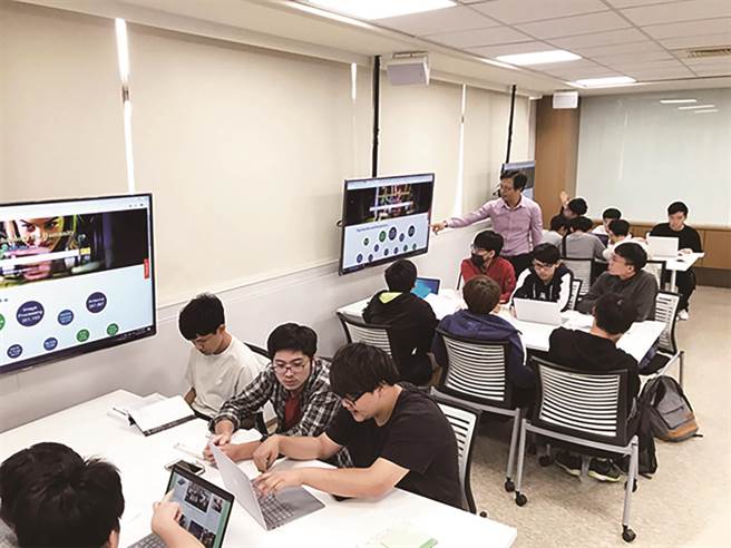 義守大學融入AI技術，課程變得有趣又貼近潮流，開創學習新亮點。（義守大學提供／林雅惠高雄傳真）
