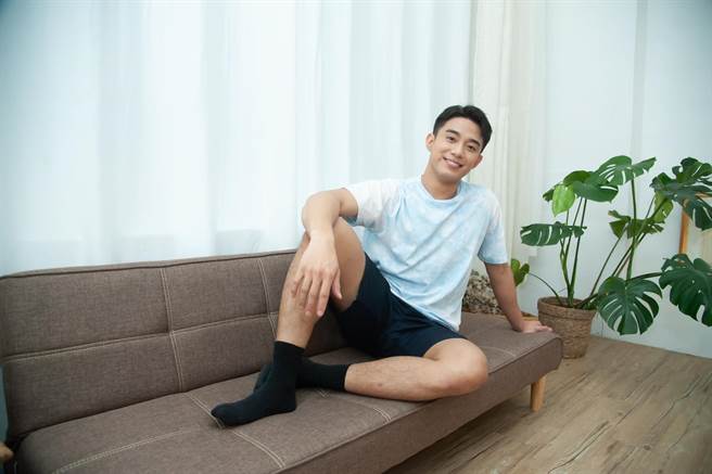 「膝上短裤」是初孟轩打造阳光运动风格的关键单品。（Gap提供）