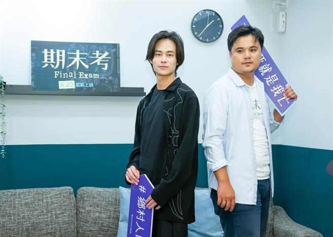 夏腾宏（左）和吴宏修片中饰演从小玩到大的好友。（罗永铭摄）