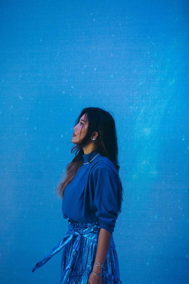 A-Lin近来推出新歌，想起故乡的大海。（众悦娱乐提供）