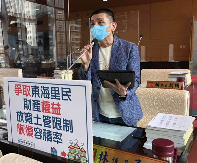 市议员林孟令指出，中科特定区自民国103年发布实施，龙井区东海里纳入中科特定区是一件好事，但不能让里民「未蒙其利、先受其害」。（陈世宗摄）