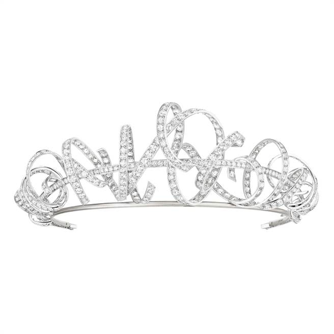 CHAUMET的Torsade de Chaumet系列白金镶钻冠冕，约2500万元。（CHAUMET提供）