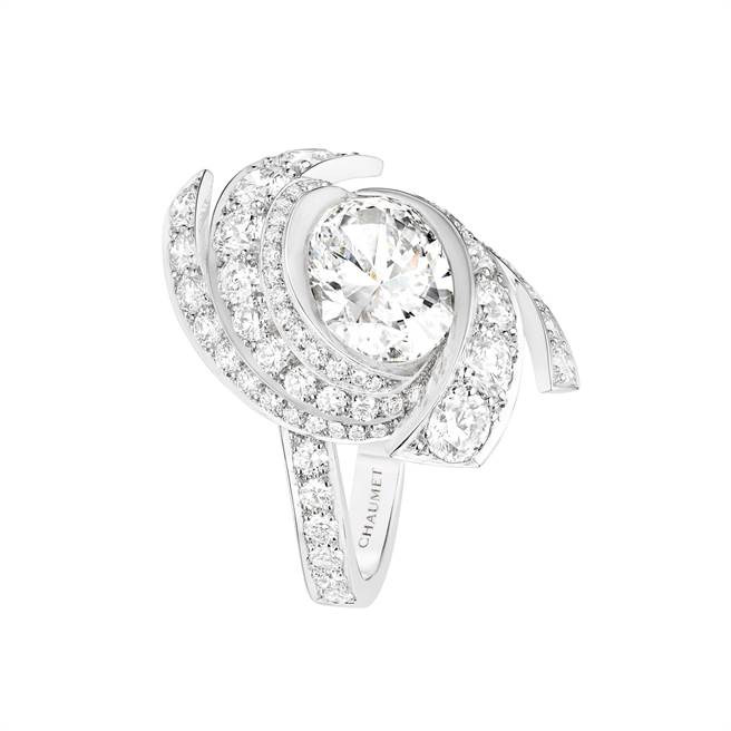 CHAUMET的Torsade de Chaumet系列白金戒指，约1000万元。（CHAUMET提供）