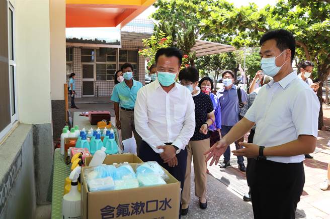 国高中小学将于9月1日开学，嘉义县教育处近期开始发放酒精等消毒用品，供各校妥善运用。（嘉义县政府提供∕吕妍庭嘉义传真）