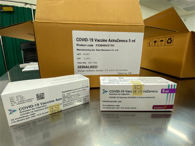 52萬劑4200劑AZ疫苗完成封緘檢驗，將由疾管署進行後續作業。(食藥署提供)