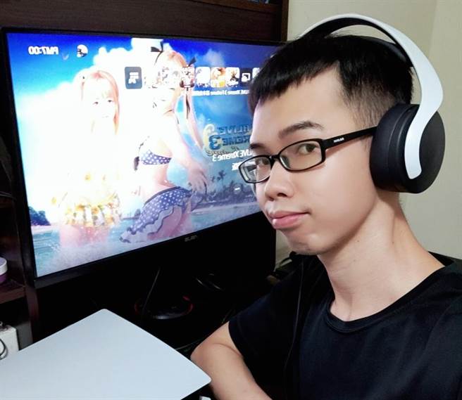 「FBI帥哥」鄧佳華近日宣布從新竹物流轉戰「日月光集團」，並在網路上抒發自己的心態轉變，網友驚呼「鄧佳華長大了！」(摘自鄧佳華臉書)