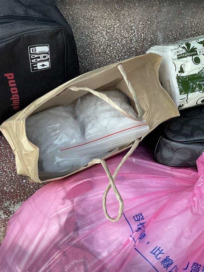 新北市刑大、新莊分局至新莊五權一路查緝毒品。（翻攝畫面）