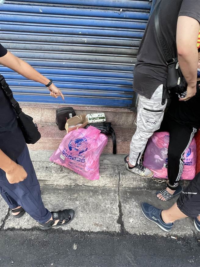 新北市刑大、新莊分局至新莊五權一路查緝毒品。（翻攝畫面）