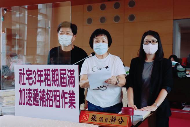 市议员张廖乃纶、张瀞分、陈政显等，关切台中市社会住宅推动进度。（陈世宗摄）