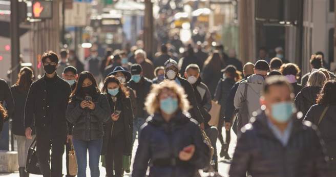 Delta引爆美國恐慌亂象，這東西被掃光，民眾氣炸：根本學不乖。（圖／達志影像）