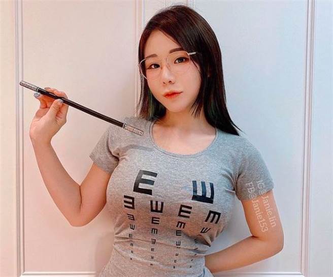 泥泥有F奶好身材，常曬養眼照送福利。（圖／翻攝自IG）