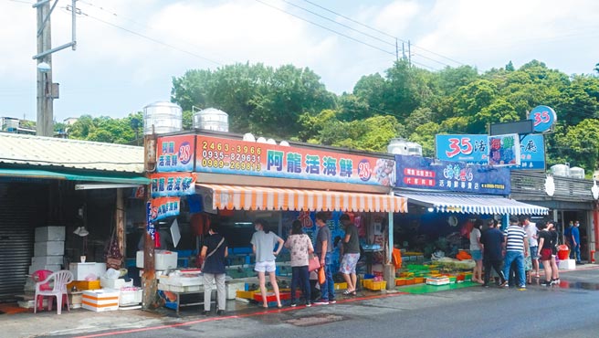 和平島在地民眾擔心，明年4月城博會引來大批人潮，交通恐大打結。（陳彩玲攝）