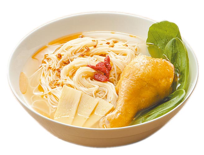 静享好温暖鸡腿汤麵，家乐福8月24日前活动价单盒129元。（静享提供）