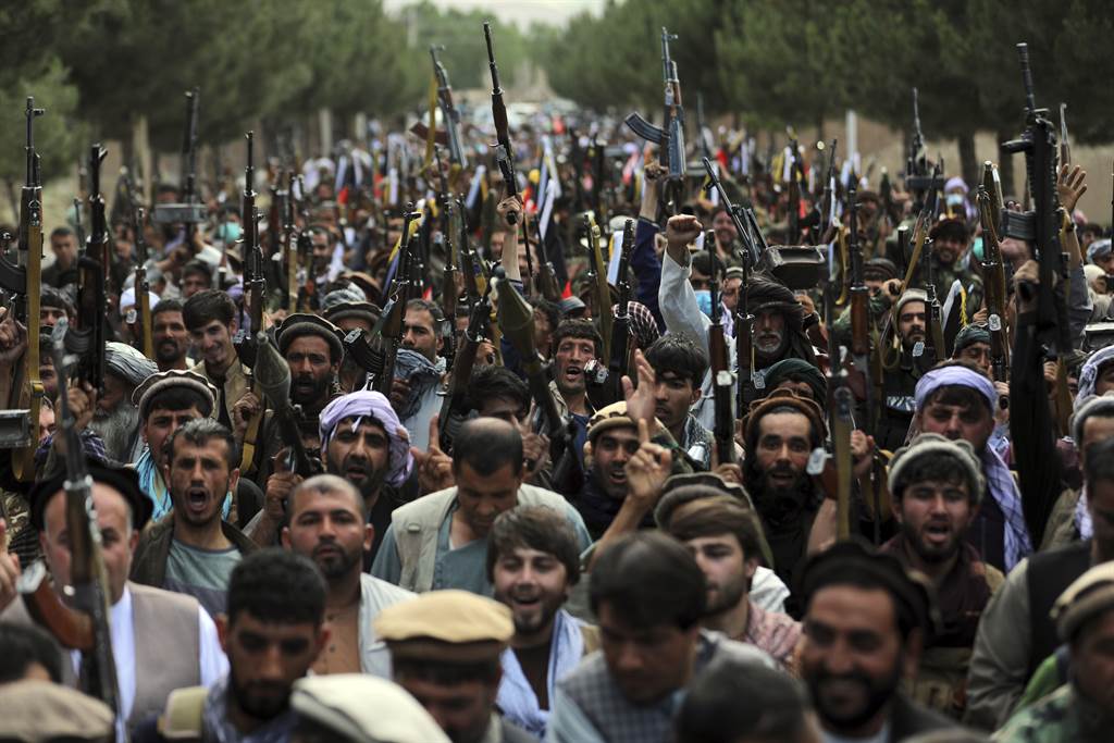 联合国机密文件指出，塔利班（Taliban）正加紧搜捕曾与美国和北大西洋公约组织（NATO）部队共事的人。图/美联社(photo:ChinaTimes)