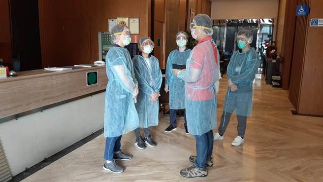 資深媒體人韋安認為，在外界都在享受和吹噓，第二次抗疫成功時，當輿論都在討論2024誰配誰時，只有侯友宜腦子還清醒。圖為新北稽查防疫旅館，僅為示意圖。（中時資料照）