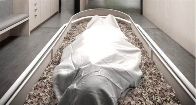 最环保的葬礼！人类遗体堆肥服务成为环保人士新选项（图／RECOMPOSE）