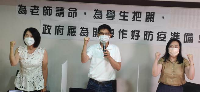 民间团体今天呼吁，18岁以下孩子目前也未能接种疫苗，加上年轻人多为无症状或轻症，呼吁应为孩子定期筛检，维护校园安全。（林良齐摄）